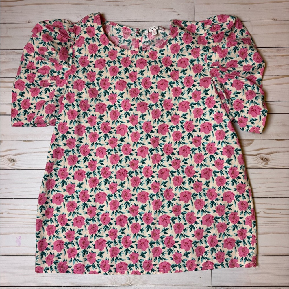Floral women’s size small blouse